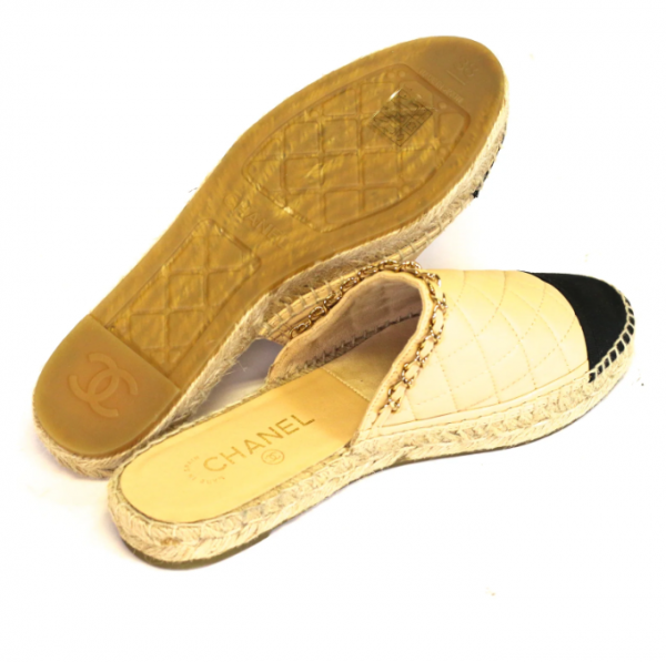 Espadrilles dengan aksen rantai emas